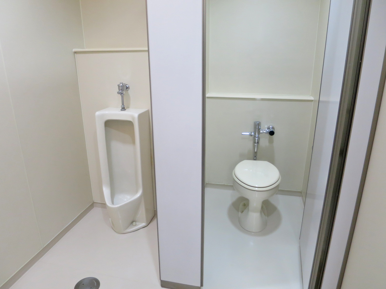 男性用トイレ