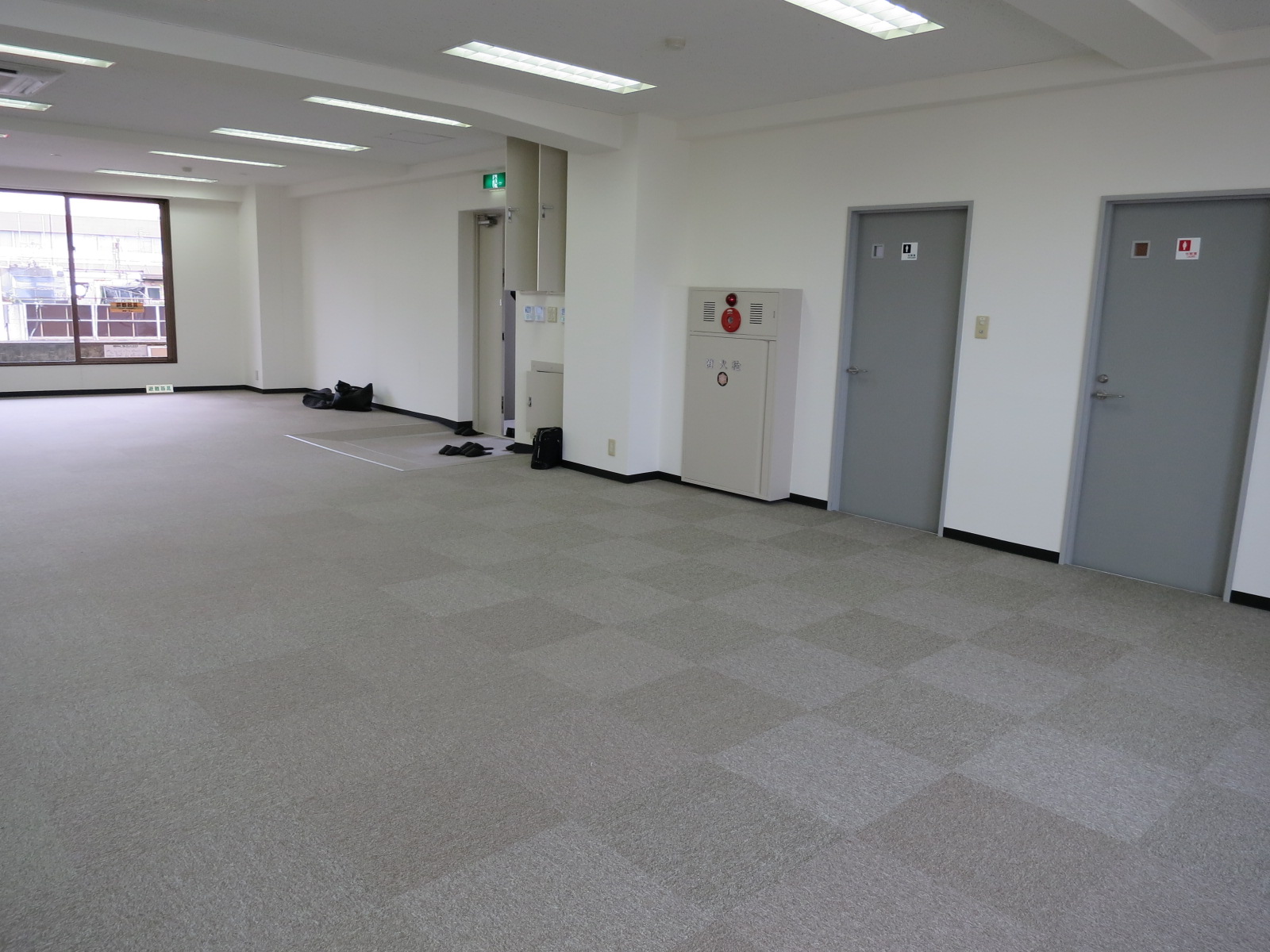 壁際の様子