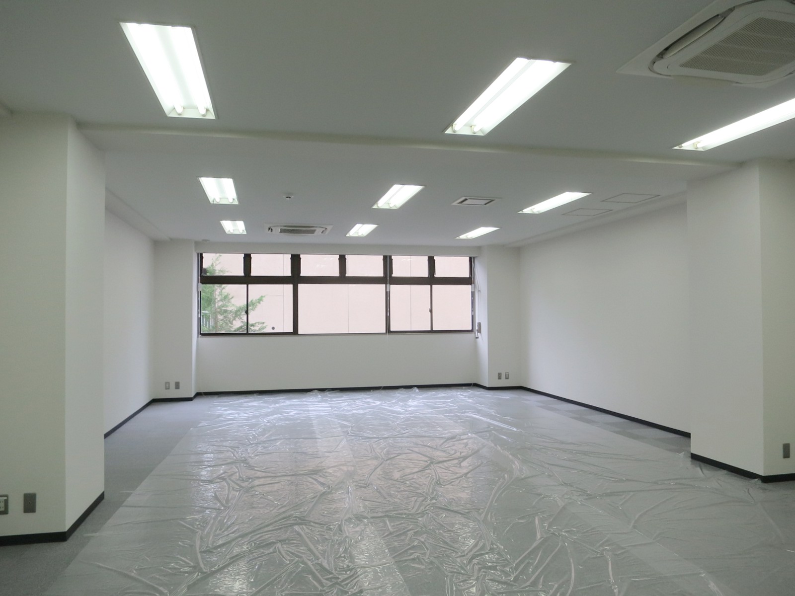 オフィス室内参考画像(※4階)