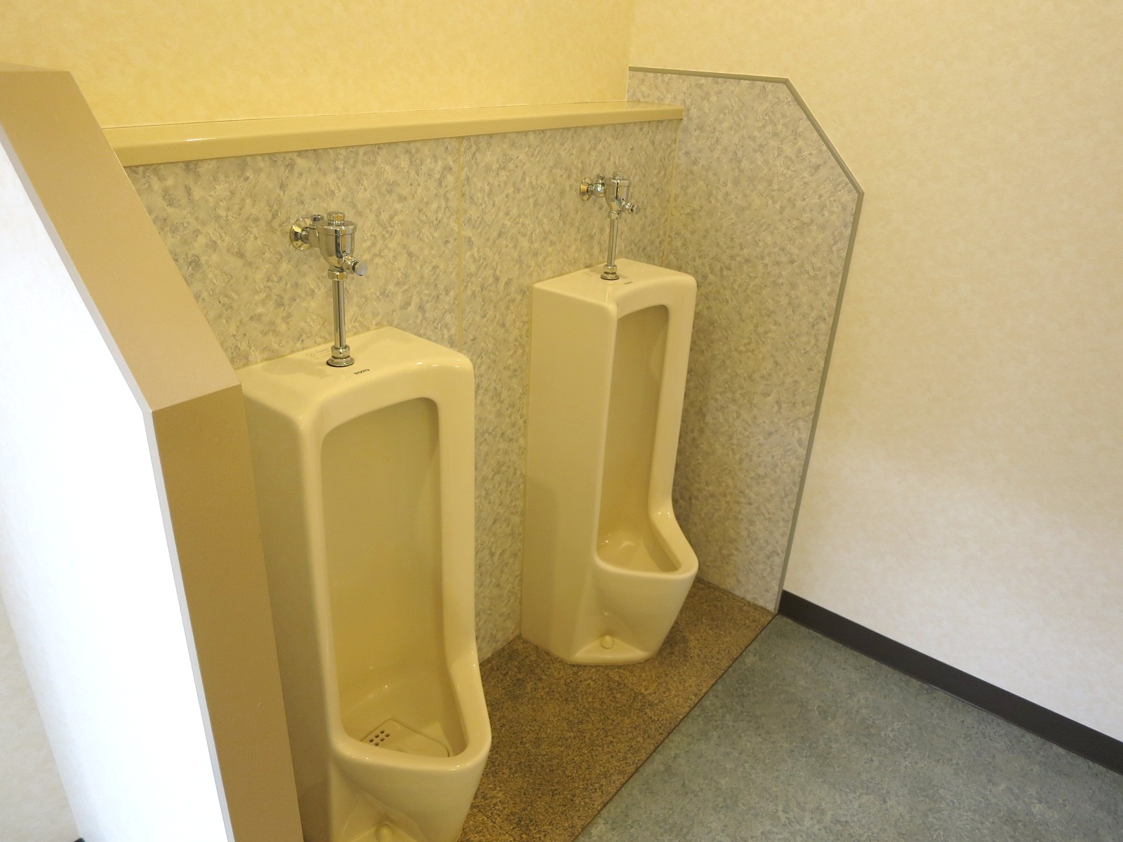男性用トイレ