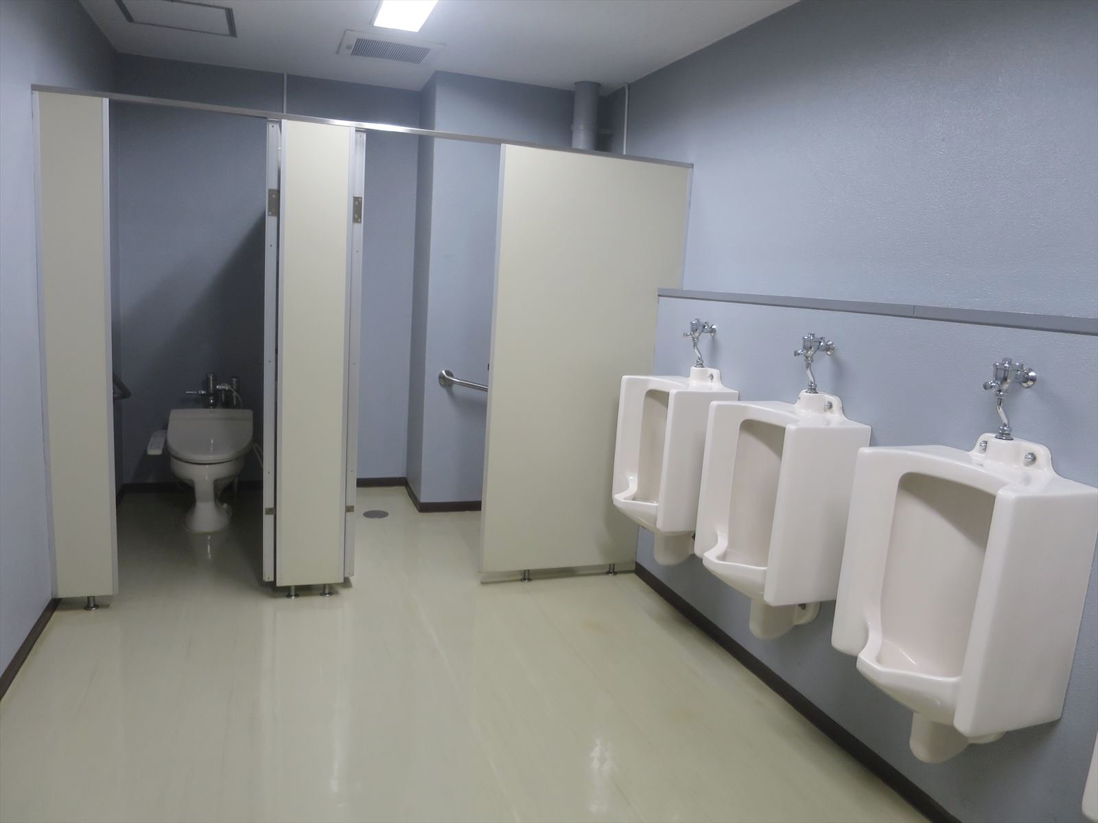 男性用トイレ