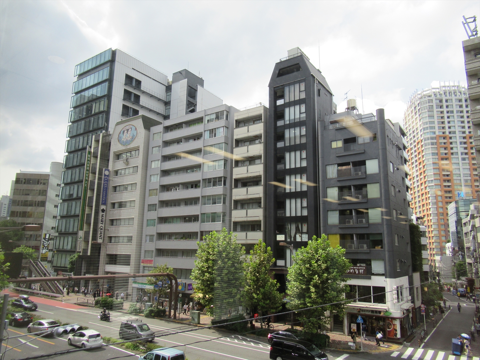 青山通りの立地