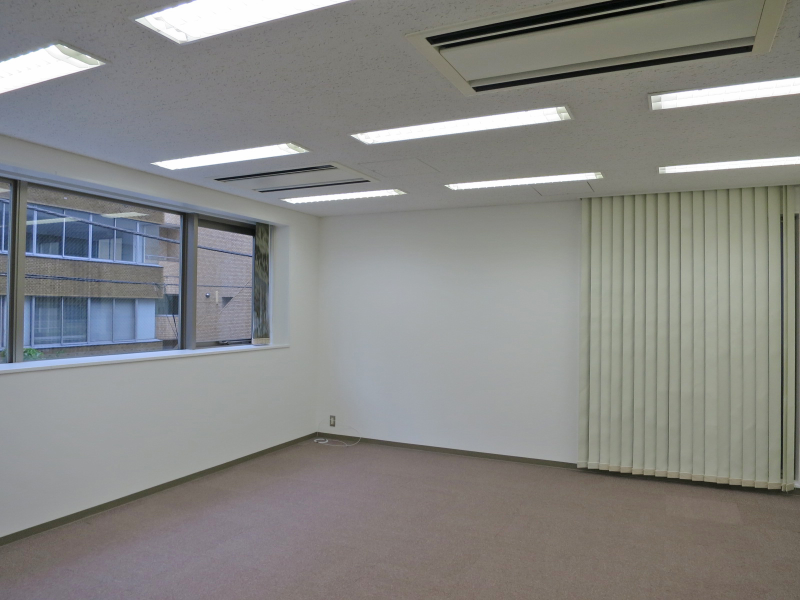 オフィス室内参考画像