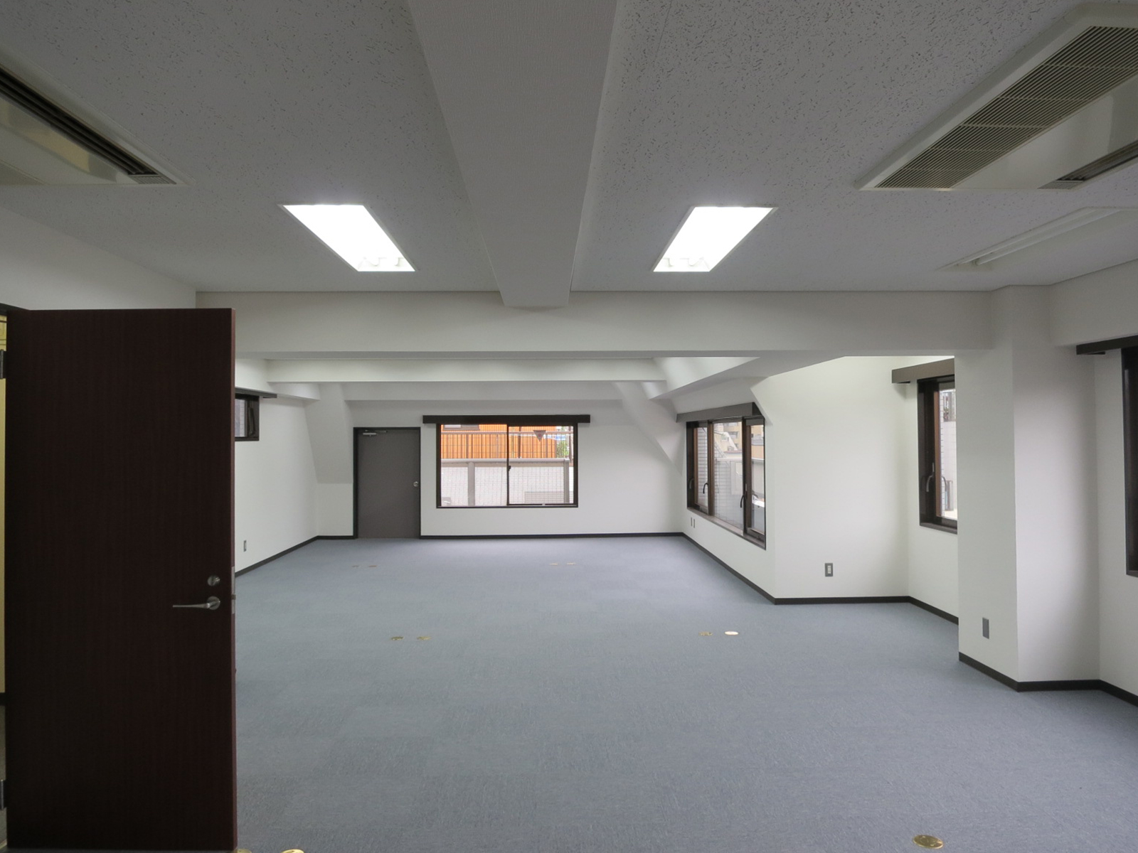 オフィス室内参考画像