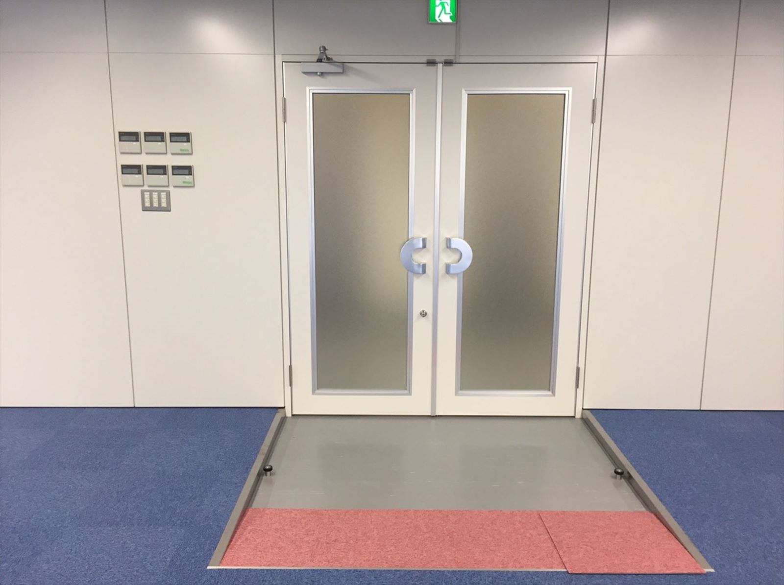 貸室出入口