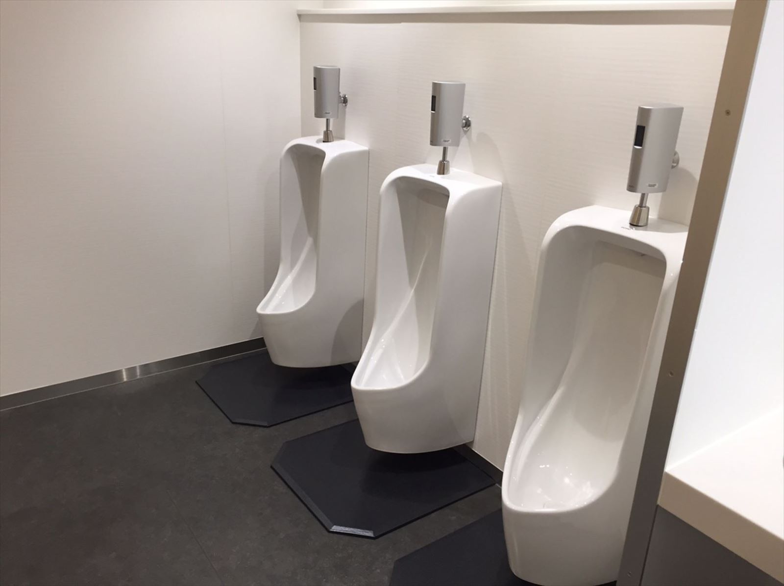 男性用トイレ