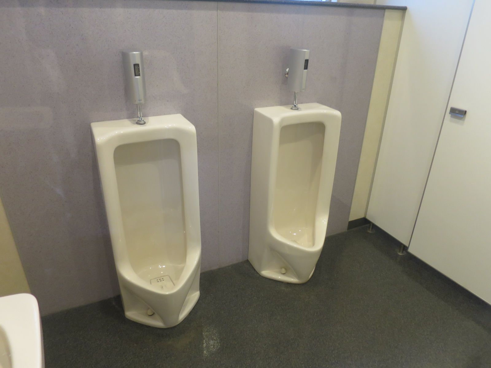 男性用トイレ