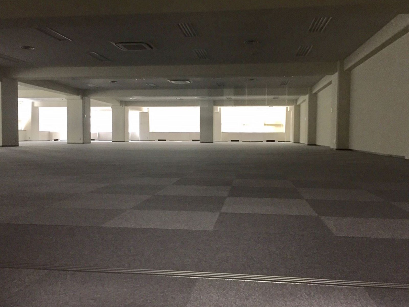 オフィス室内参考画像