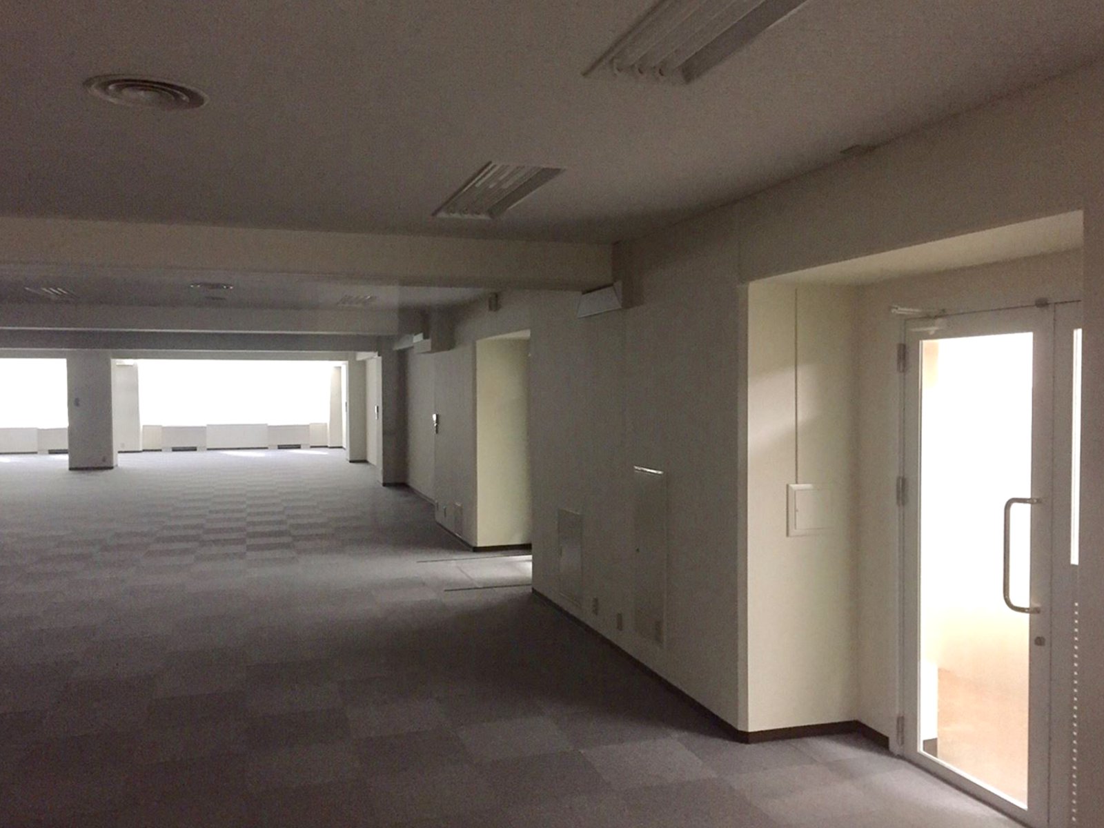 貸室出入口付近