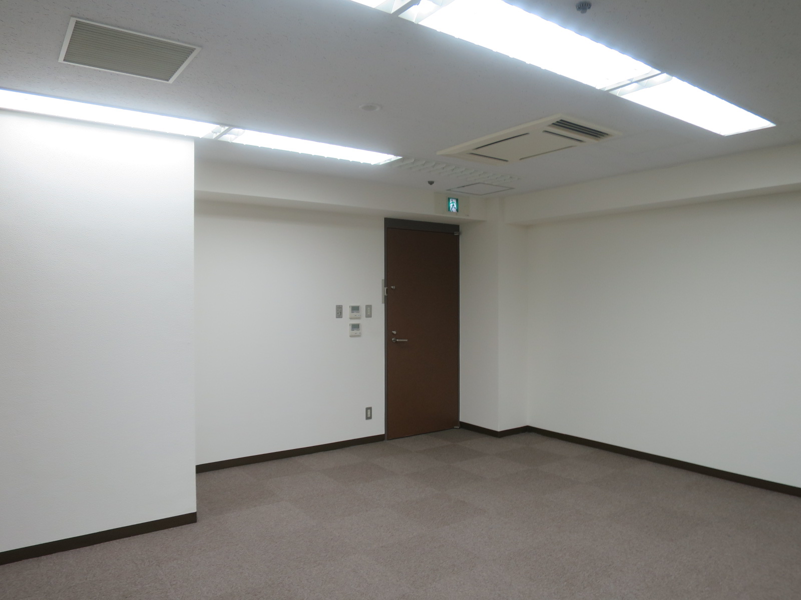 貸室出入口付近
