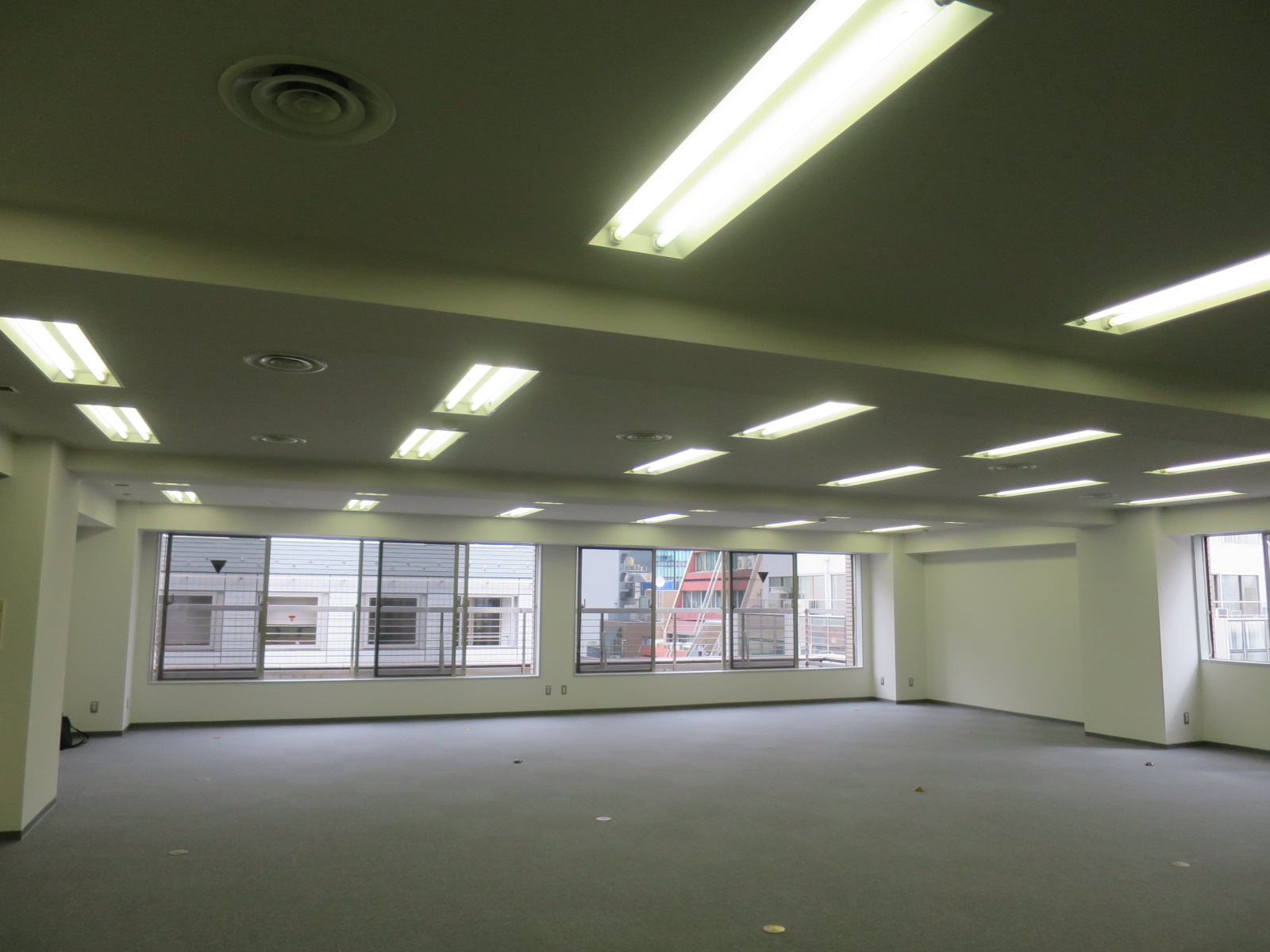 オフィス室内参考画像(※6階)