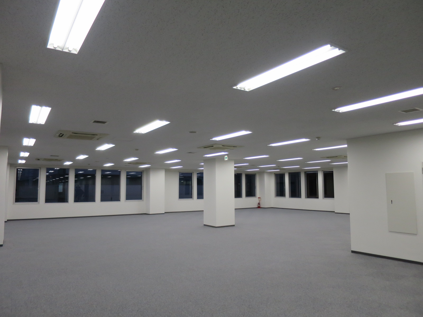 オフィス室内参考画像