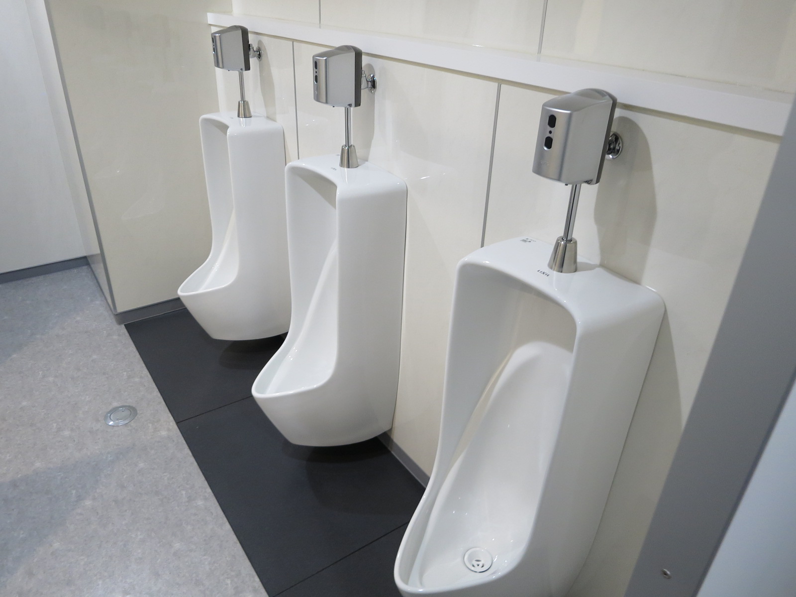 男性用トイレ