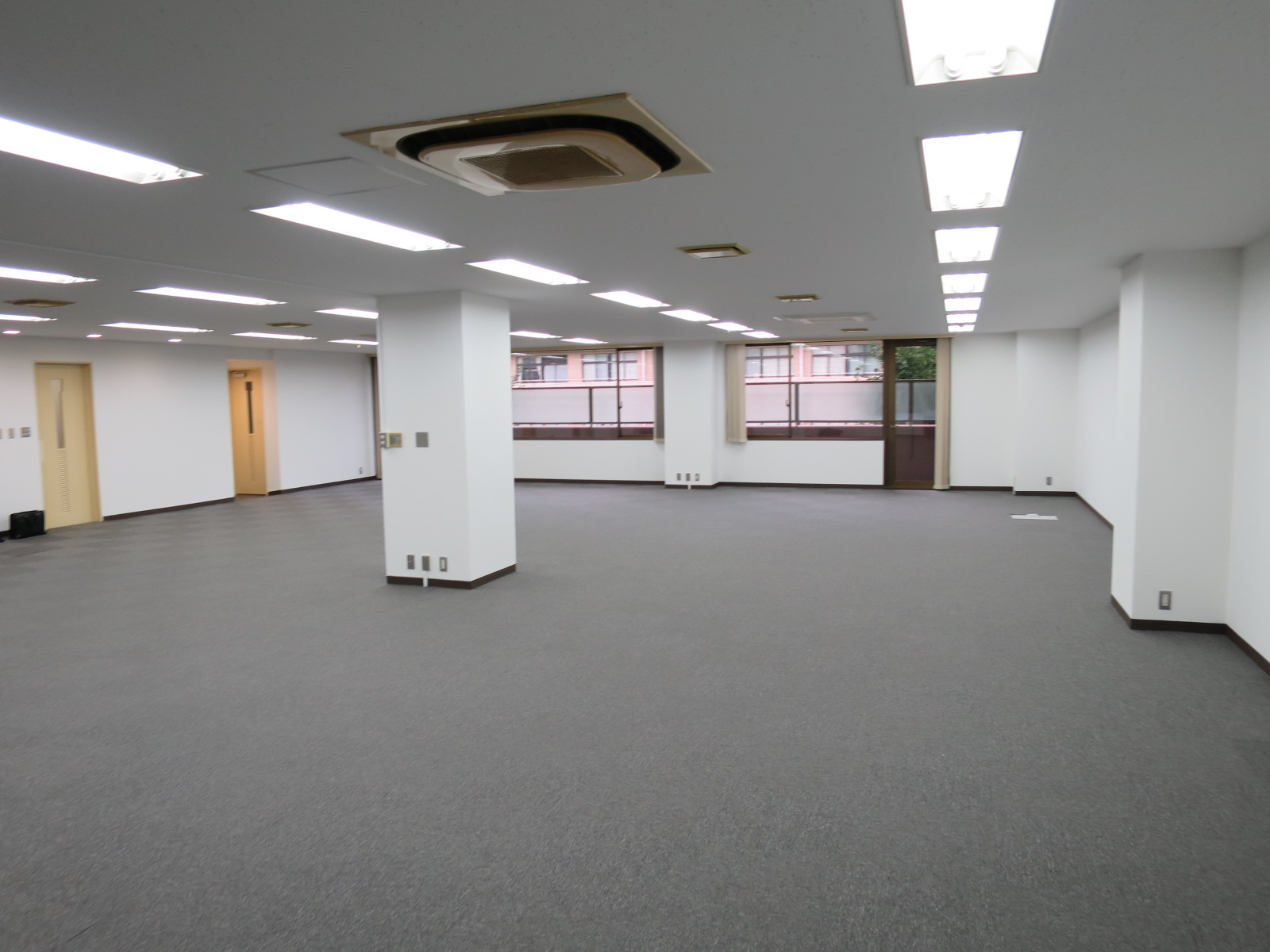 オフィス室内参考画像