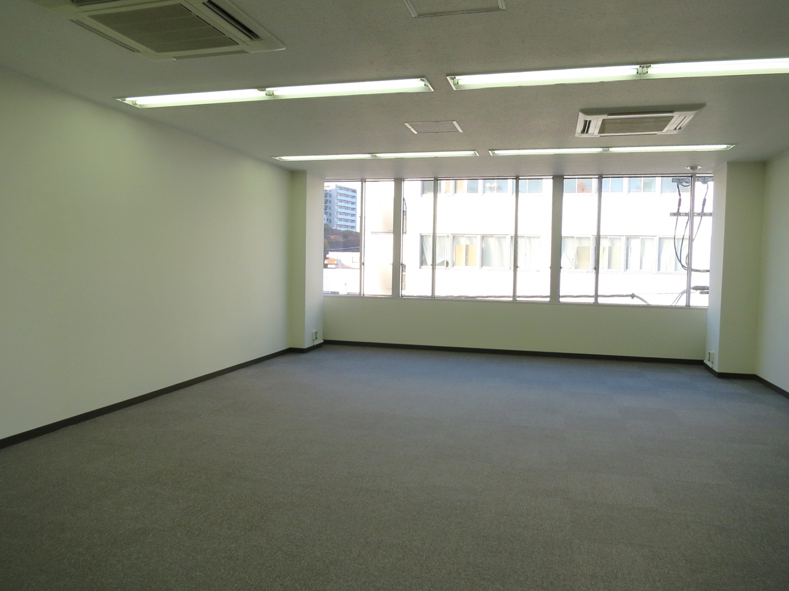 オフィス室内参考画像