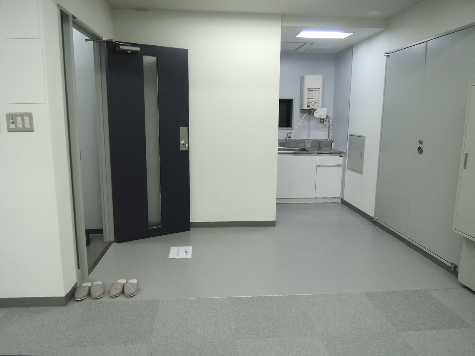 貸室出入口付近