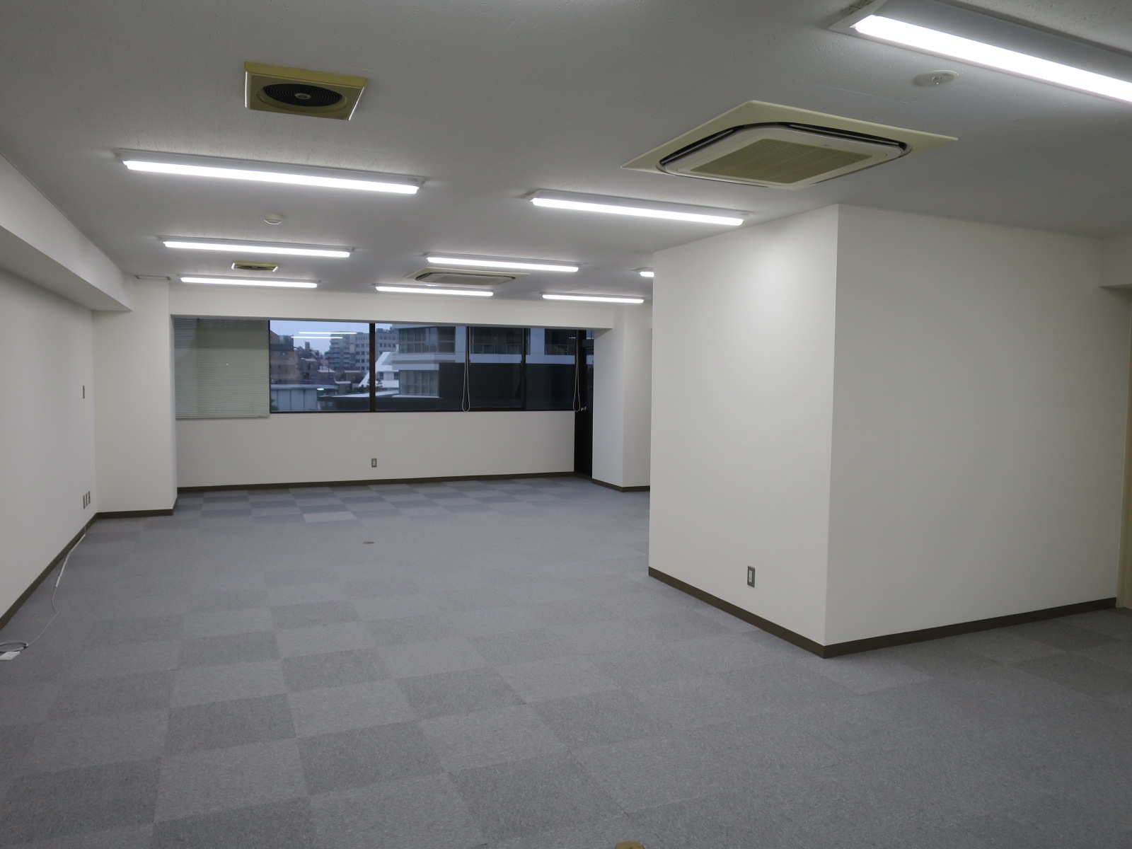 オフィス室内参考画像(※4階)