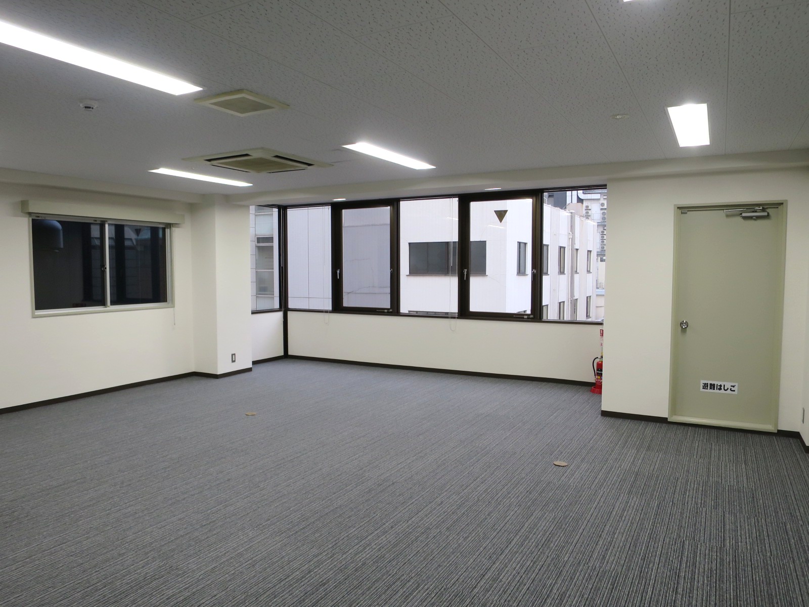 オフィス室内参考画像
