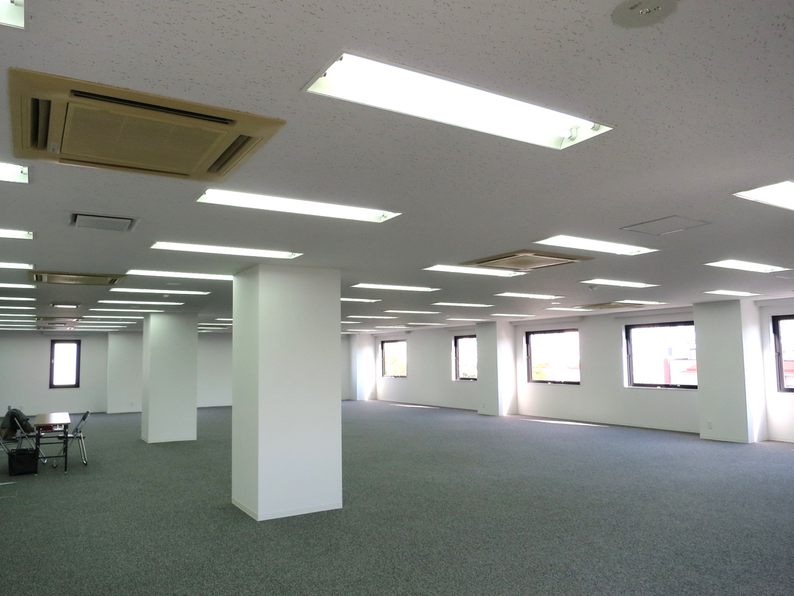 オフィス室内参考画像(※8階)