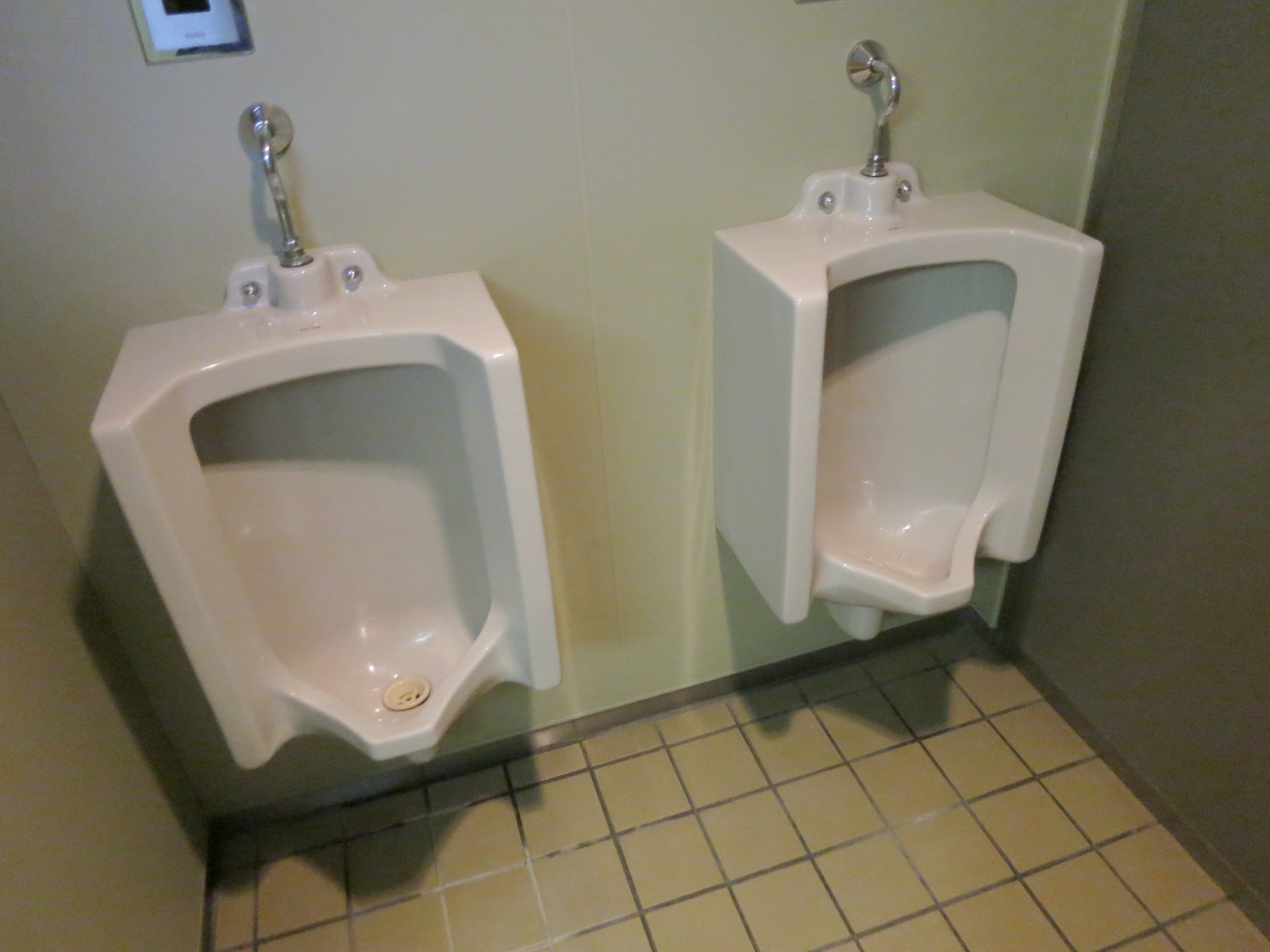 男性用トイレ