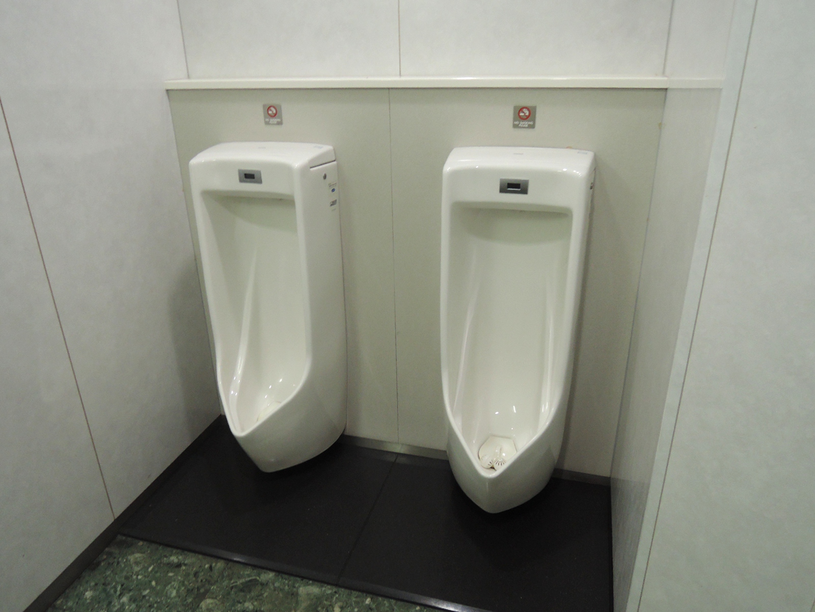 男性用トイレ