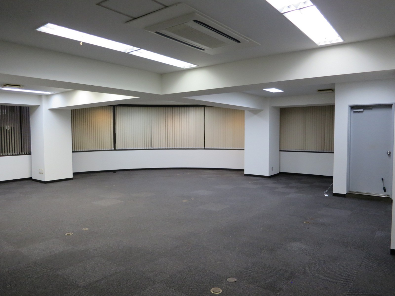 オフィス室内参考画像
