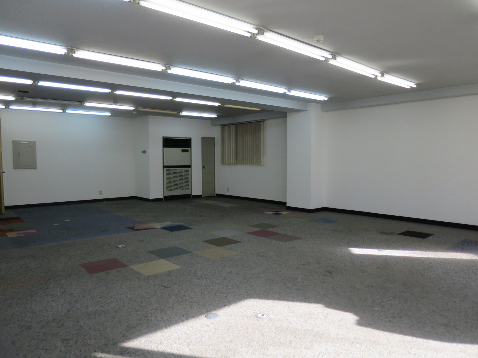 オフィス室内参考画像