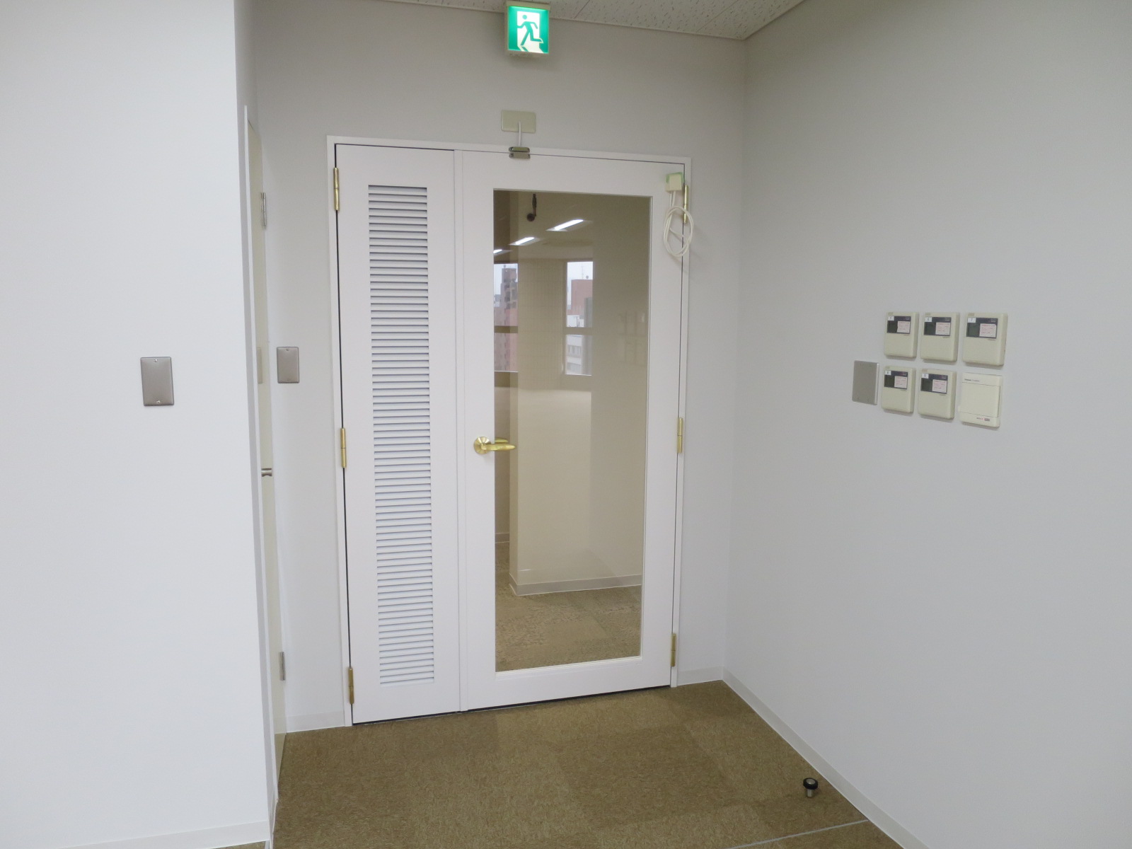 貸室別出入口