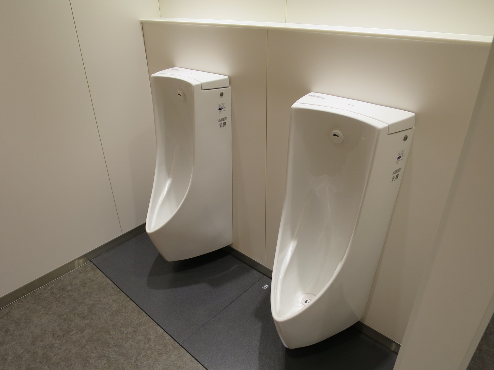 男性用トイレ