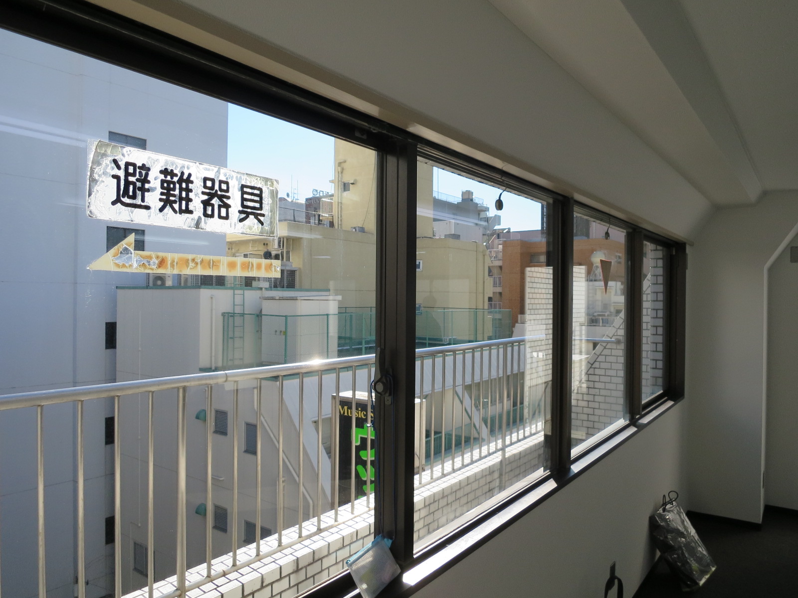 窓面
