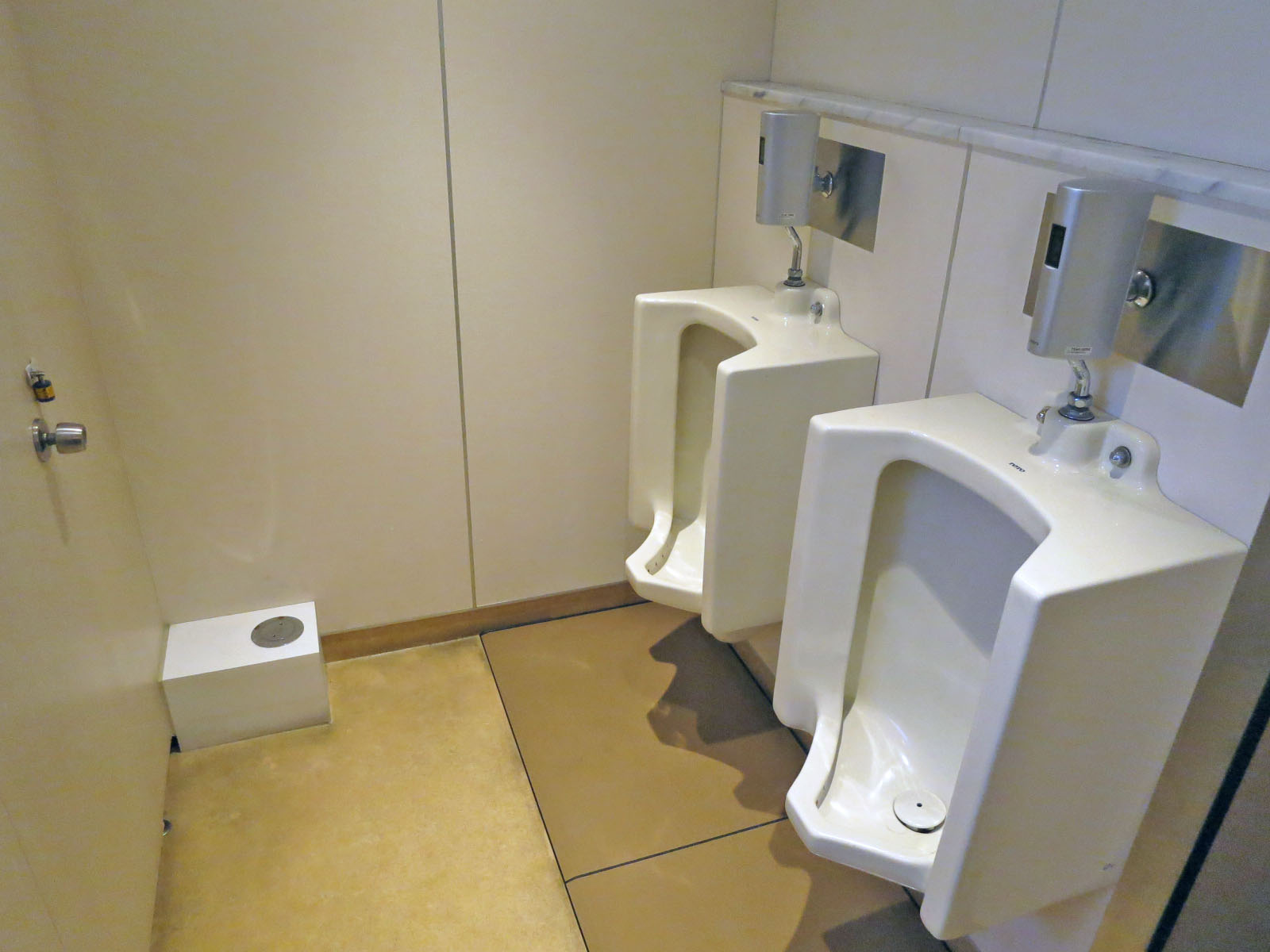 男性用トイレ