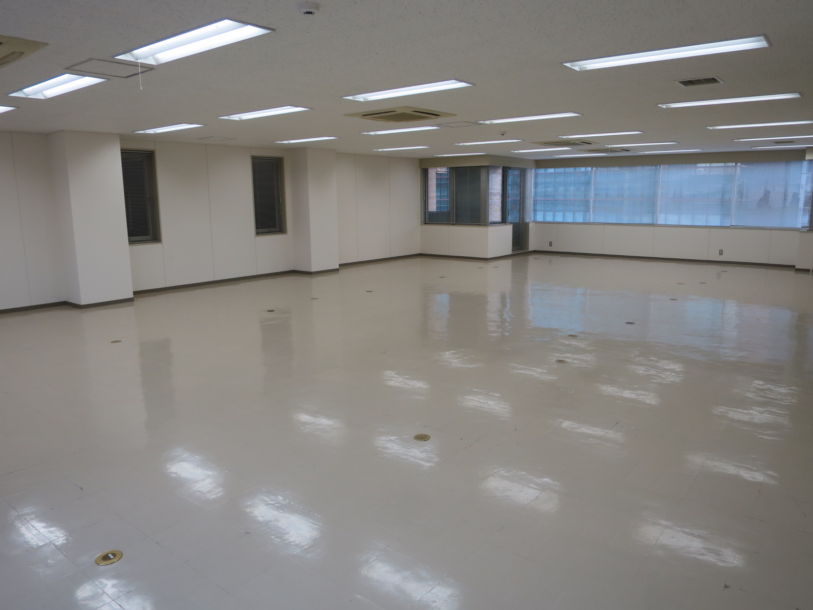 オフィス室内参考画像
