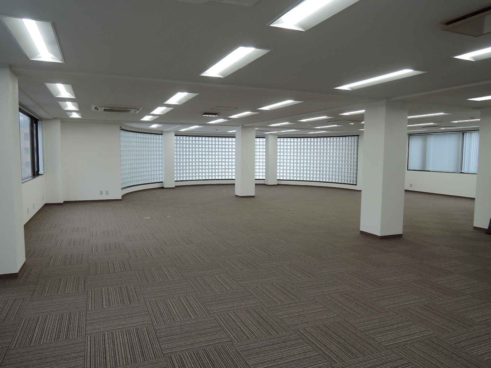 オフィス室内参考画像(3階)