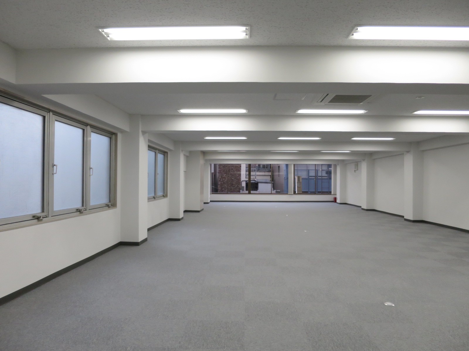 オフィス室内参考画像