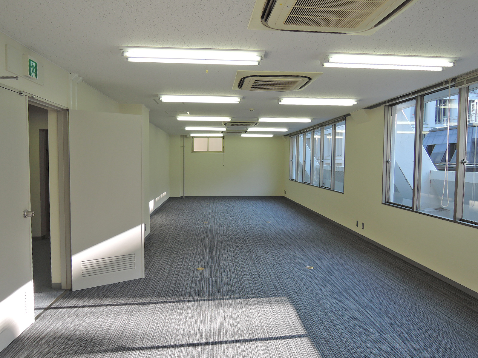 オフィス室内参考画像