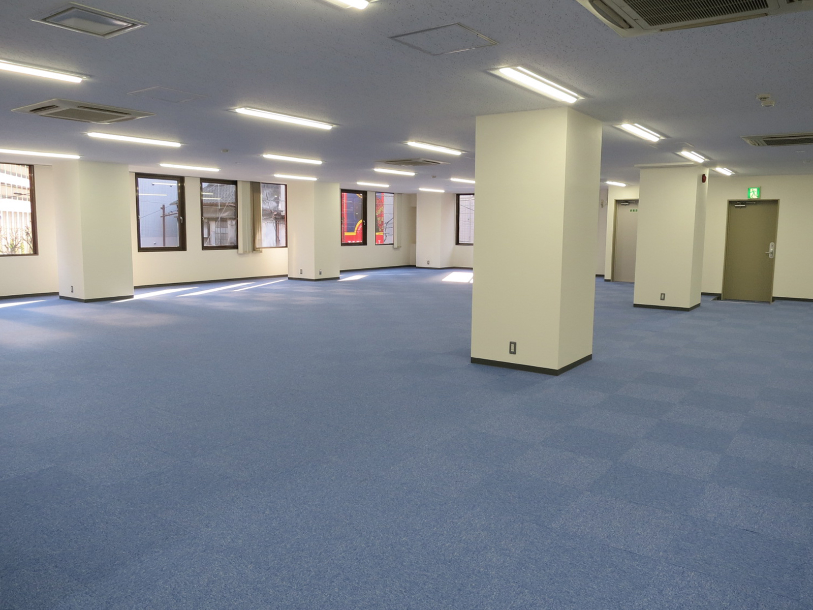 オフィス室内参考画像