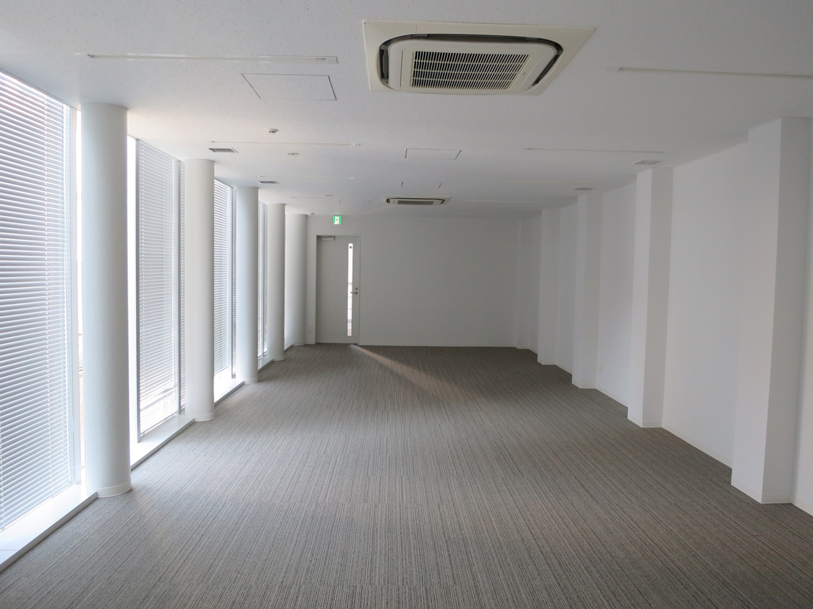 オフィス室内参考画像