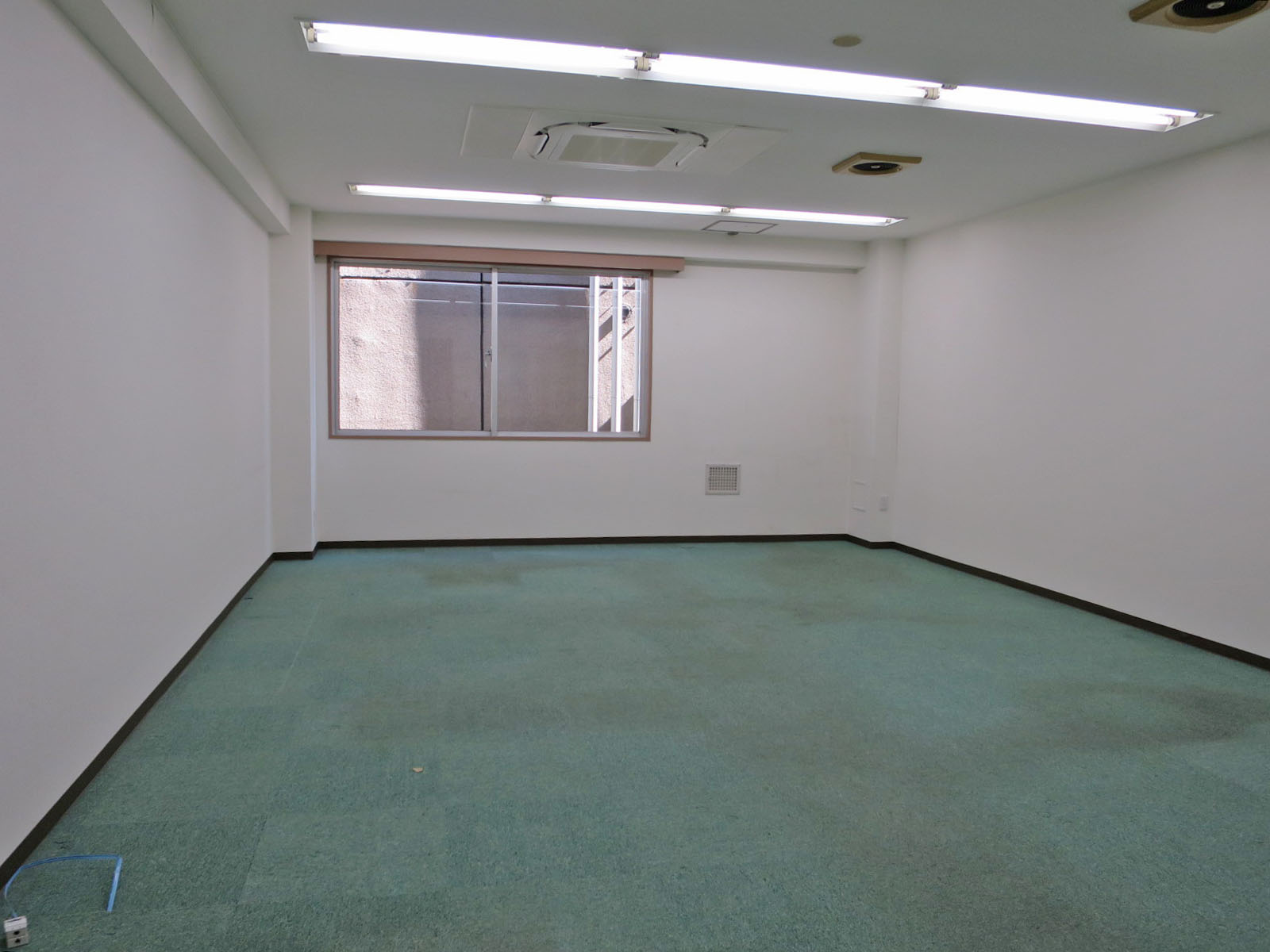 オフィス室内参考画像