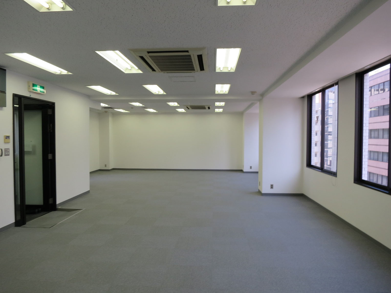 別角度からの様子