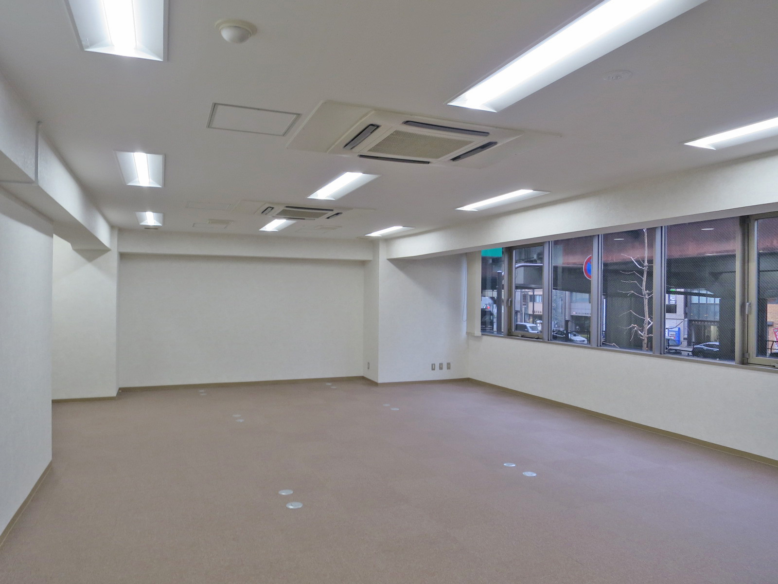 オフィス室内参考画像