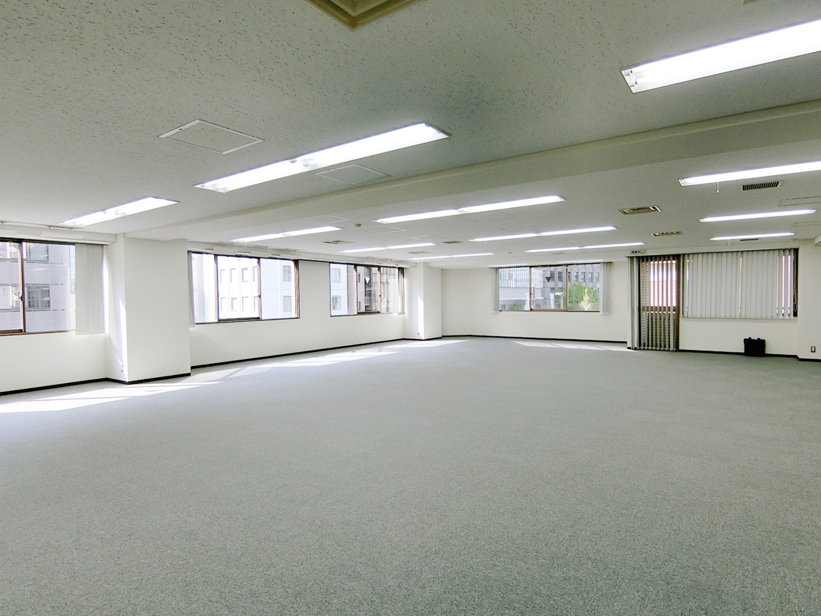 オフィス室内参考画像