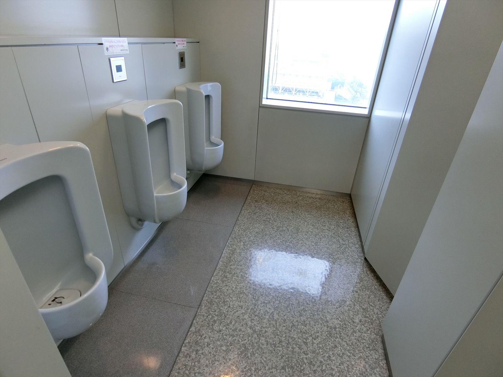 男性用トイレ