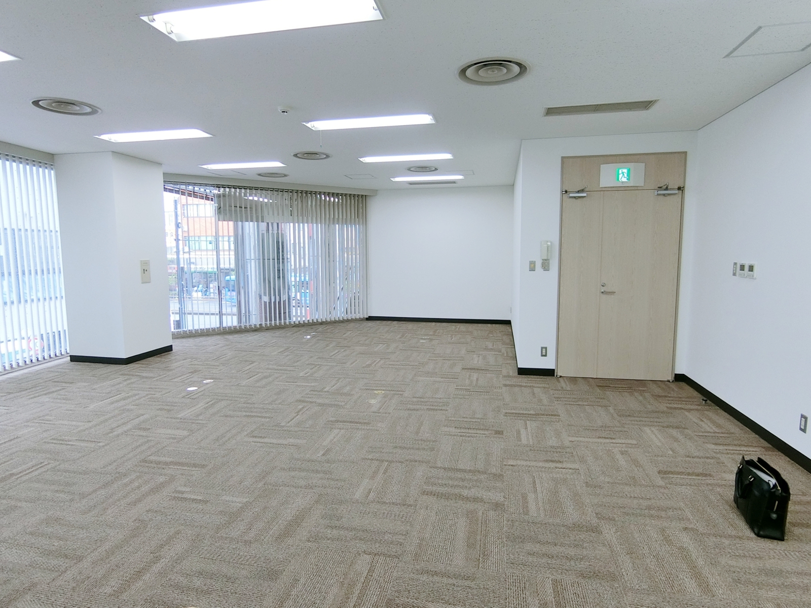 オフィス室内参考画像