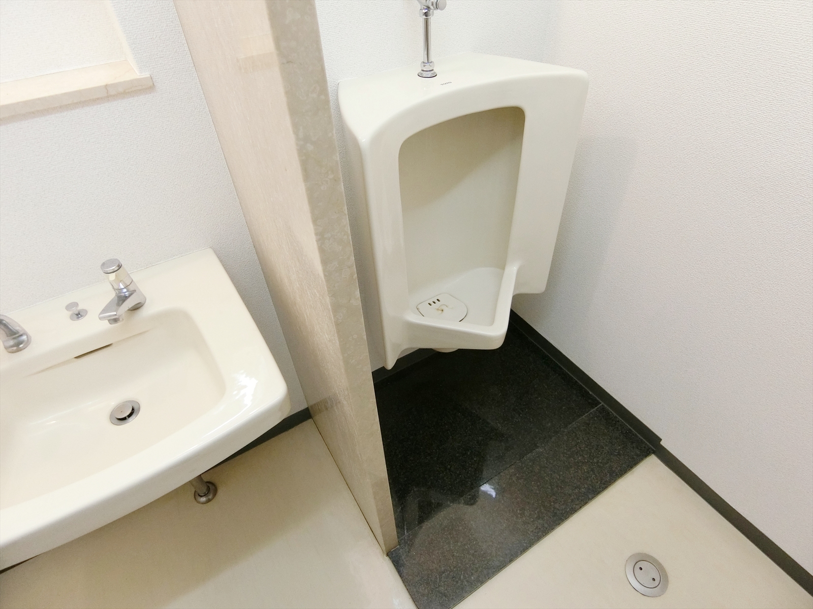 男性用トイレ