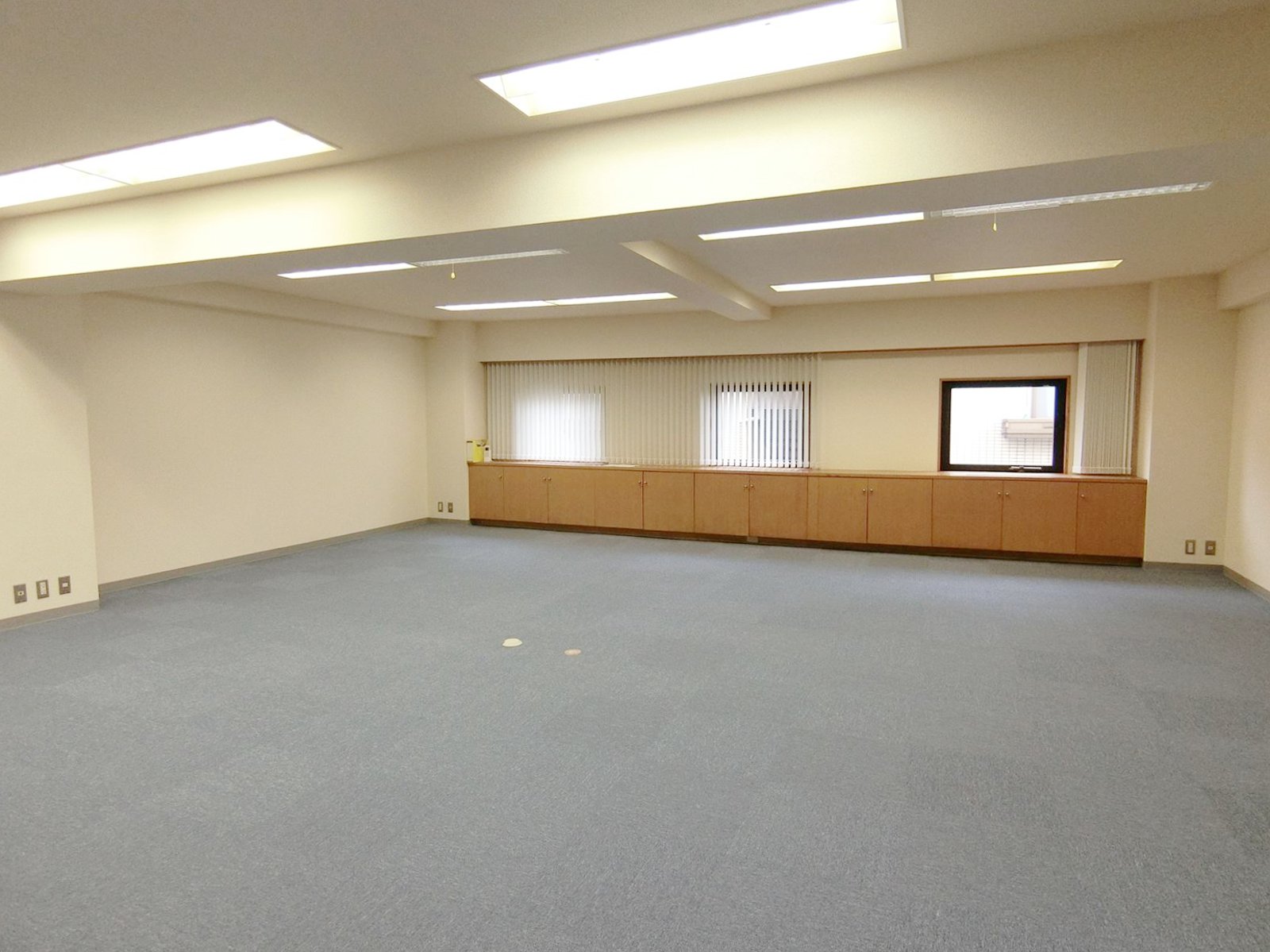 オフィス室内参考画像(※5階)