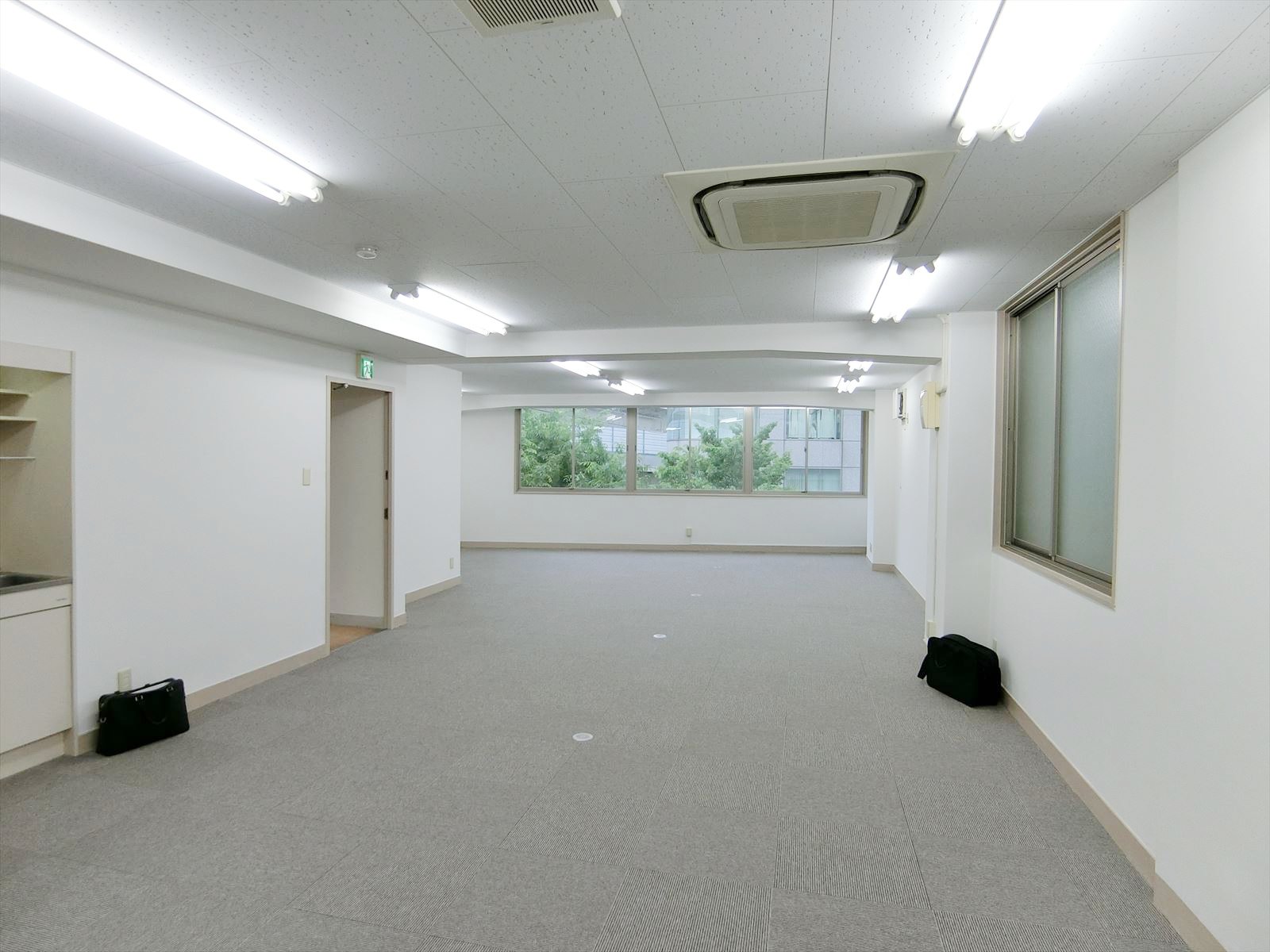 オフィス室内参考画像
