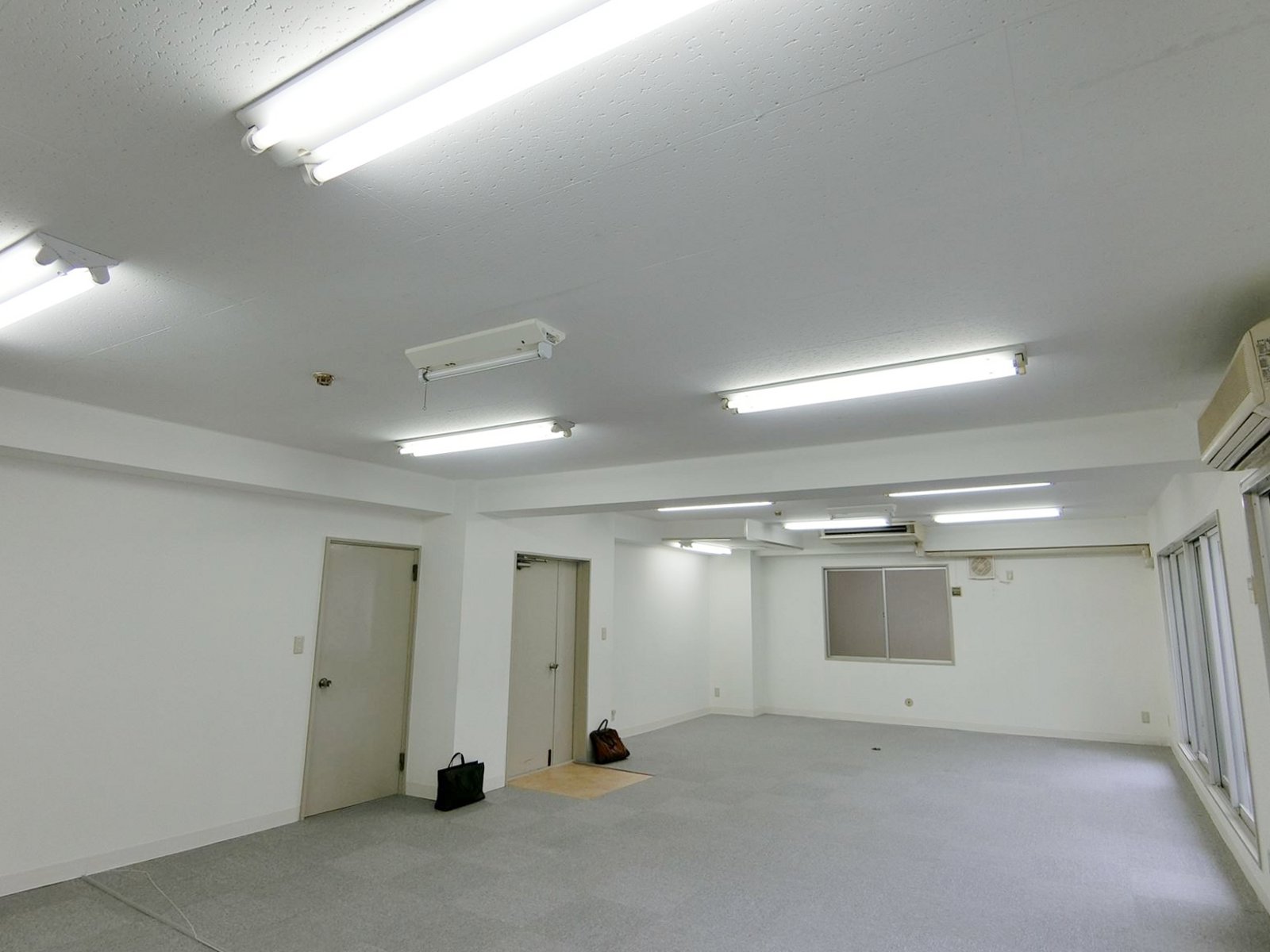 オフィス室内参考画像