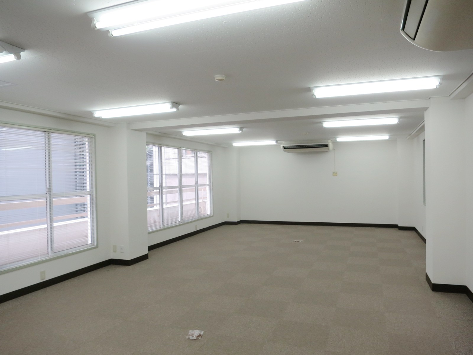 オフィス室内参考画像（※4階）