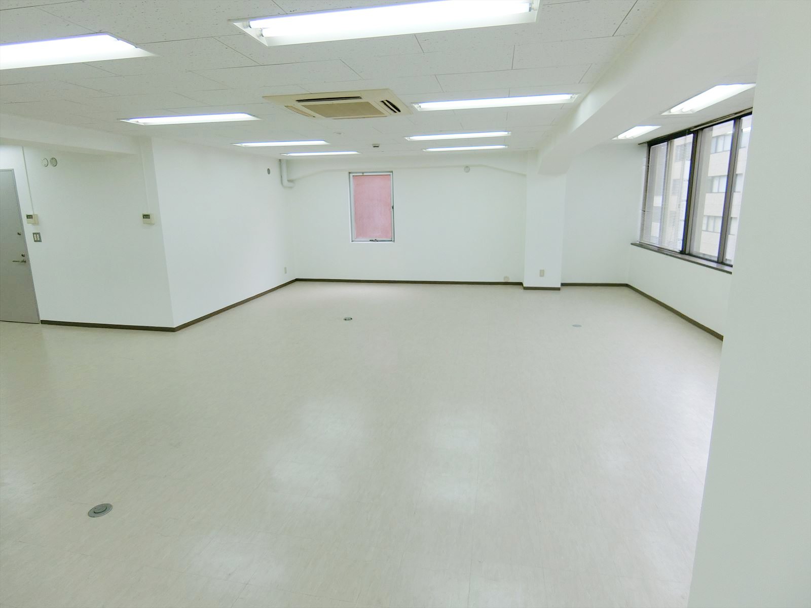 オフィス室内参考画像