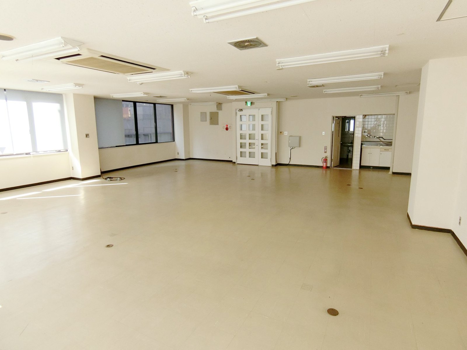 オフィス室内参考画像